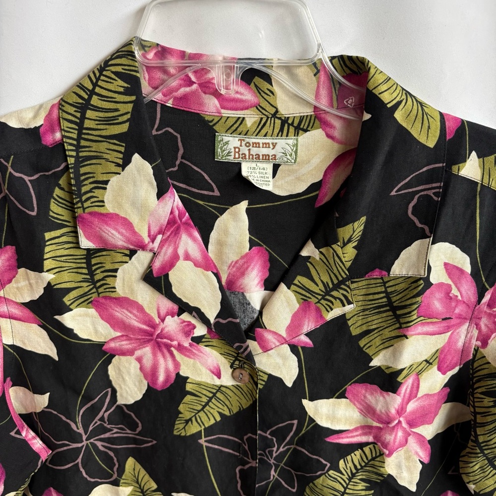 Tommy Bahama Pink and Green Floral Silk-Linen Shirt. Size 12/14. INV25/404